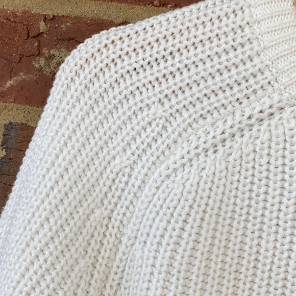 PRICE IS FIRM!American Apparel Women's Cropped White Pullover Crew Neck Sweater - Picture 6 of 16